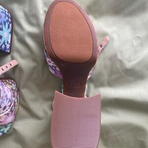 Gianni Bini Women's Floral Sandals - Multicolor